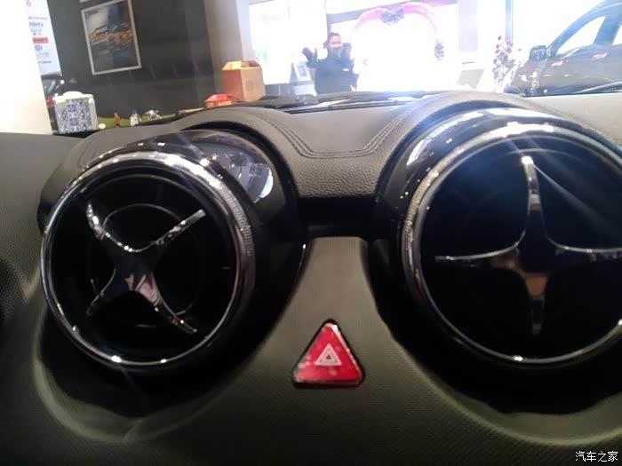 我们在来解内饰炮筒式出风口