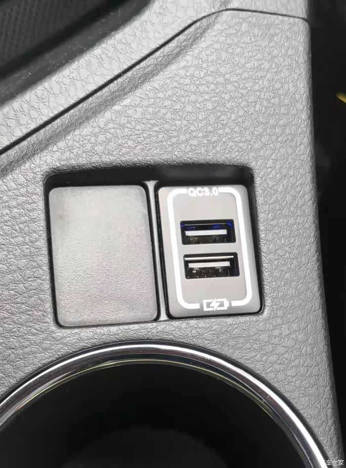 121 | 回复: 1 卡罗拉双擎e 论坛 副驾驶储物箱内的usb接口