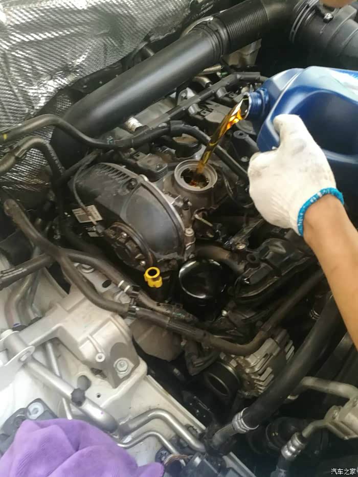首先换个机油先这车烧机油为安全我们还带瓶1l过最后也没用