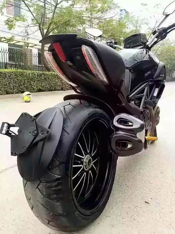 12年杜卡迪大魔鬼意大利夜航版