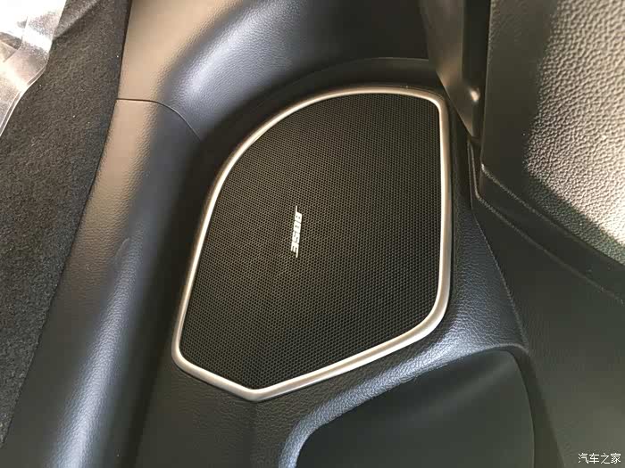 bose 标和你一样,不过我加了个外框.b得更彻底.