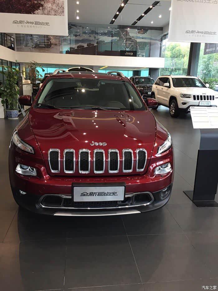 有谁见过国产珊瑚红实车