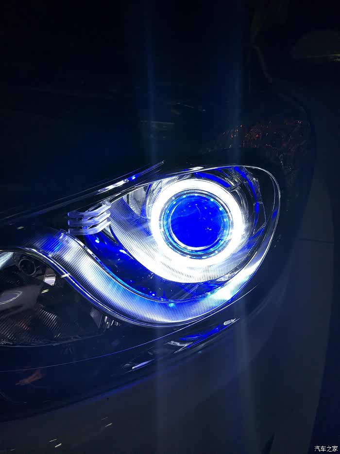 灯蓝色恶魔眼配白色天使眼骚气