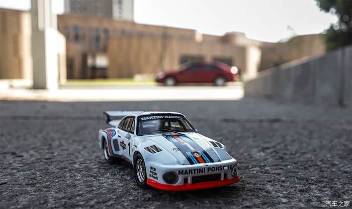 帅气的保时捷935的马天尼涂装的模型拍摄