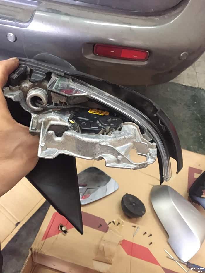 宝马倒车镜分解图