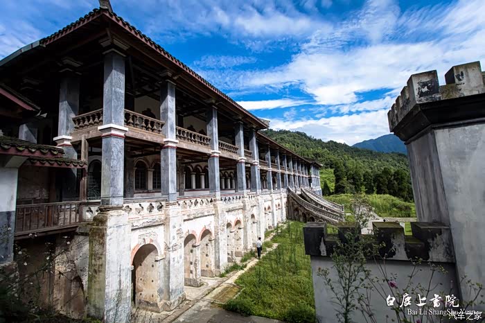 凤凰涅磐震后重建的白鹿上书院