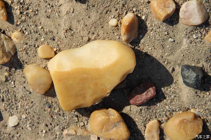 十一开车去乌尔禾俭石头,,,,,,,,车少了石头就少了