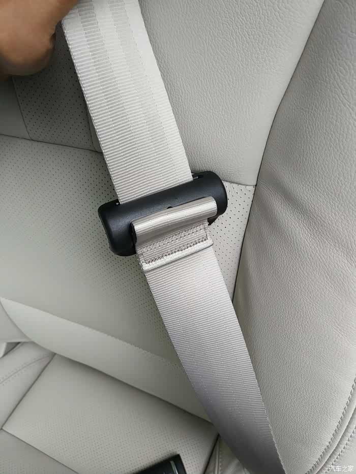 谁能拍张驾驶位的安全带的图片给我看看