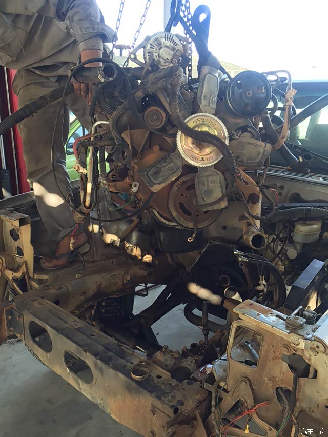 出切诺基2500的发动机