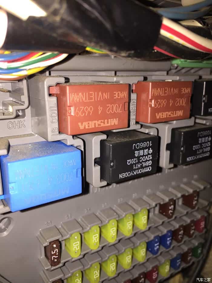 七代雅阁继电器