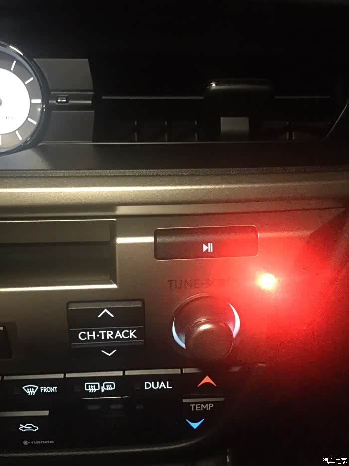 锁车后有个东东一直在闪红灯