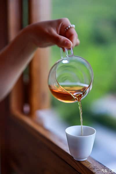 吃一顿伴着山风的早餐踱步于湘西木楼山林间喝盏清润飘渺的红茶