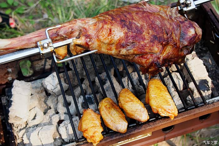 开着dmax去户外烧烤弯道视频性能不错烤羊腿馋死你哈哈