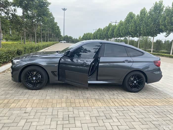 糟了,是心动的感觉!女司机的第一辆车,宝马3系gt矿石灰作业