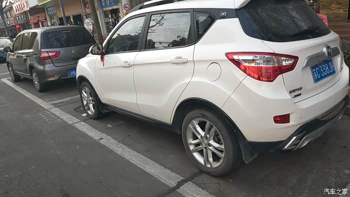 把车子停在路边,七块一时,一分钟就要加钱,走时候不知道,骑电车追来了