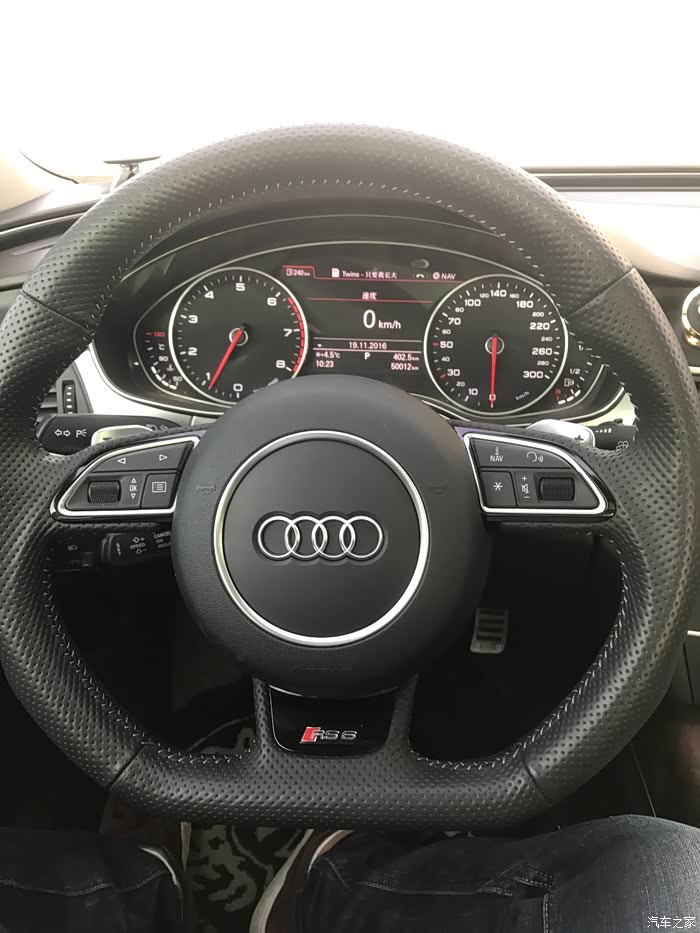原厂rs6全打孔方向盘 原车质感没可比性 只能说了换了肯定不会后悔