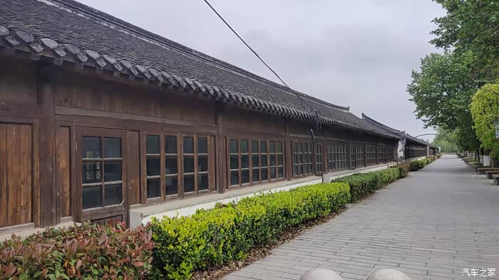 西工房,可能我们会认为这是工人工作的地方,其实不然,这是工人居住的