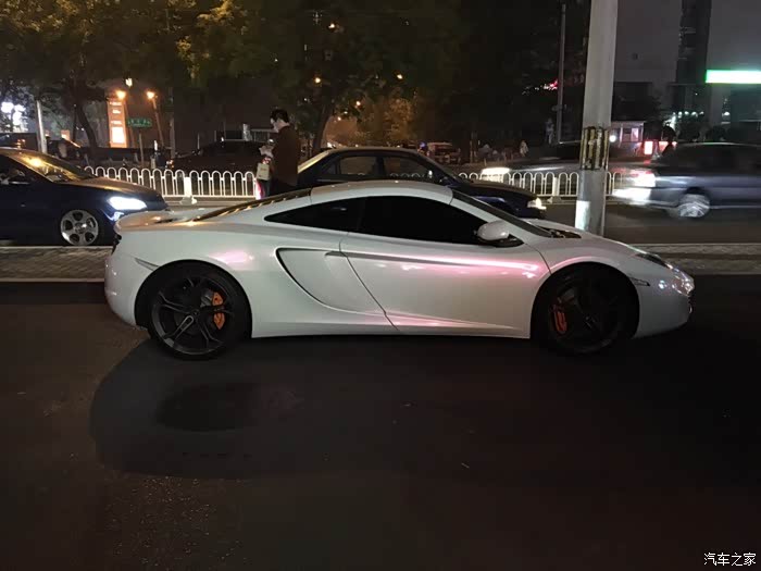 【图】发一点在工体三里屯拍到车豪车大家一起欣赏一下哈_北京论坛