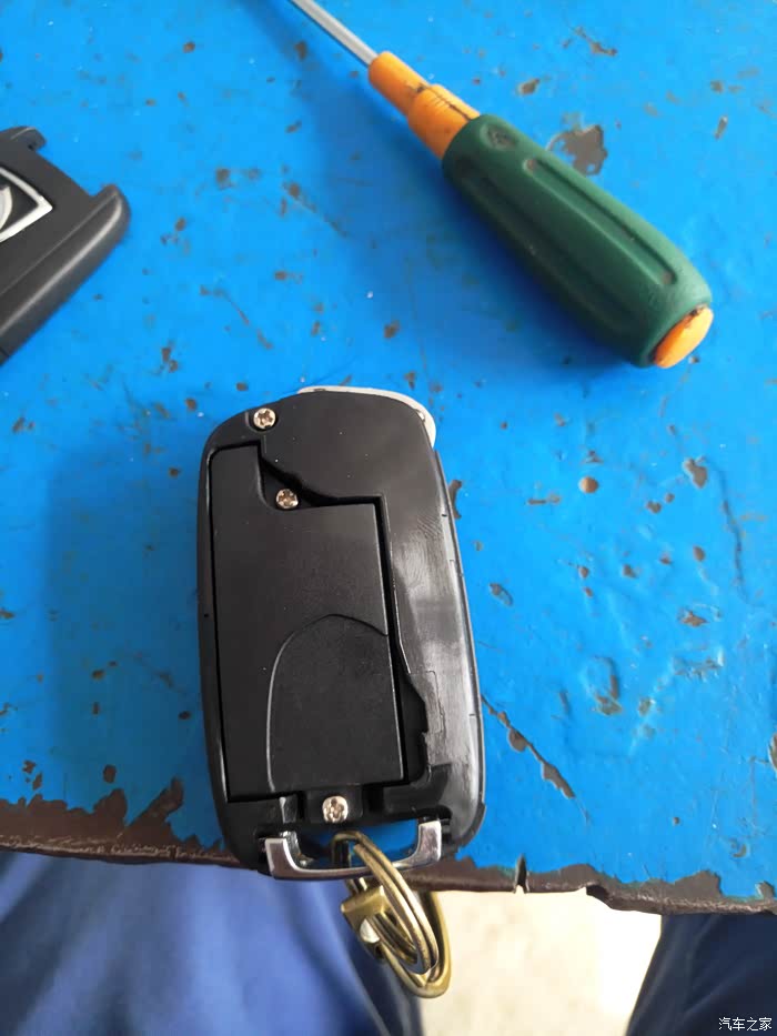 宝骏730中控钥匙换电池拆解过程图解