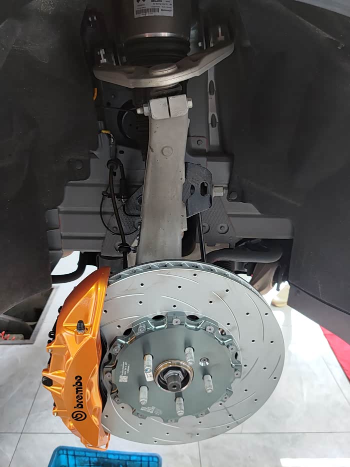 辛巴上布雷博老r6刹车卡钳