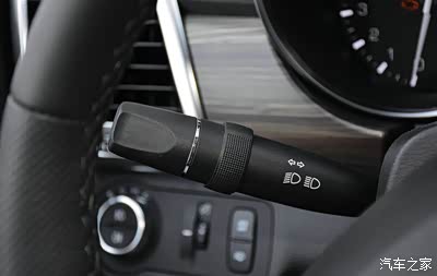 转向灯及光控制杆其实我觉日系车将所有灯光都集中在拨杆设计比德系众