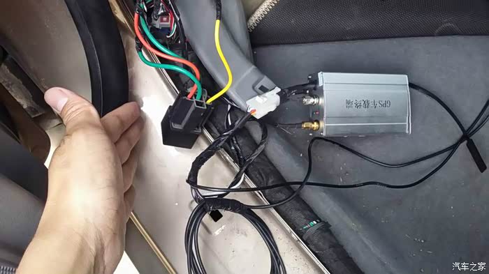 如何拆除购车时4s给安装的gps定位器?