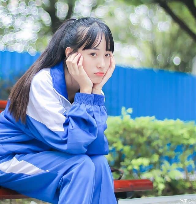 00后青纯小美女