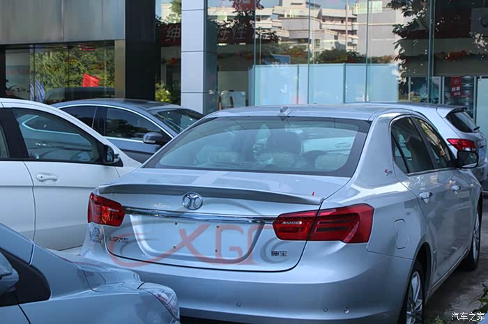 绅宝d70改装尾翼作业到底哪款好