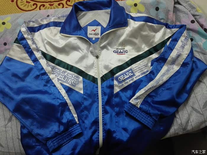 奇安特,这件初二买的,现在三十多岁的,还在穿.