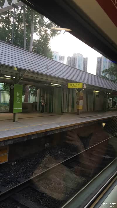 接来顺利过关搭落马洲-红磡港铁东铁线