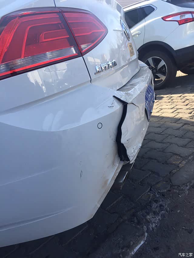 又被撞了碎了才一个月多大家帮帮忙看一下多少钱