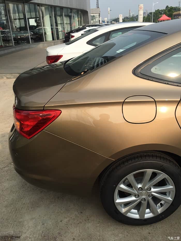 琥珀棕15自进提车作业