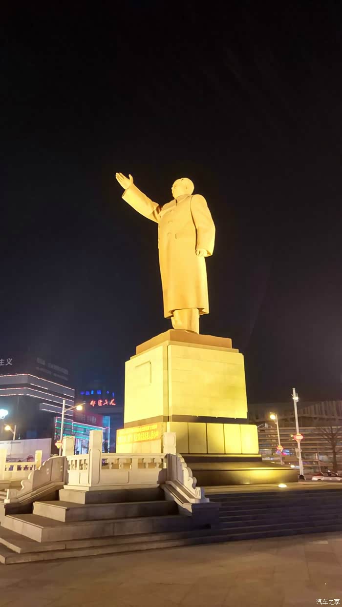 雄赳赳气昂昂跨过鸭绿江站在桥头回忆那时军歌嘹亮