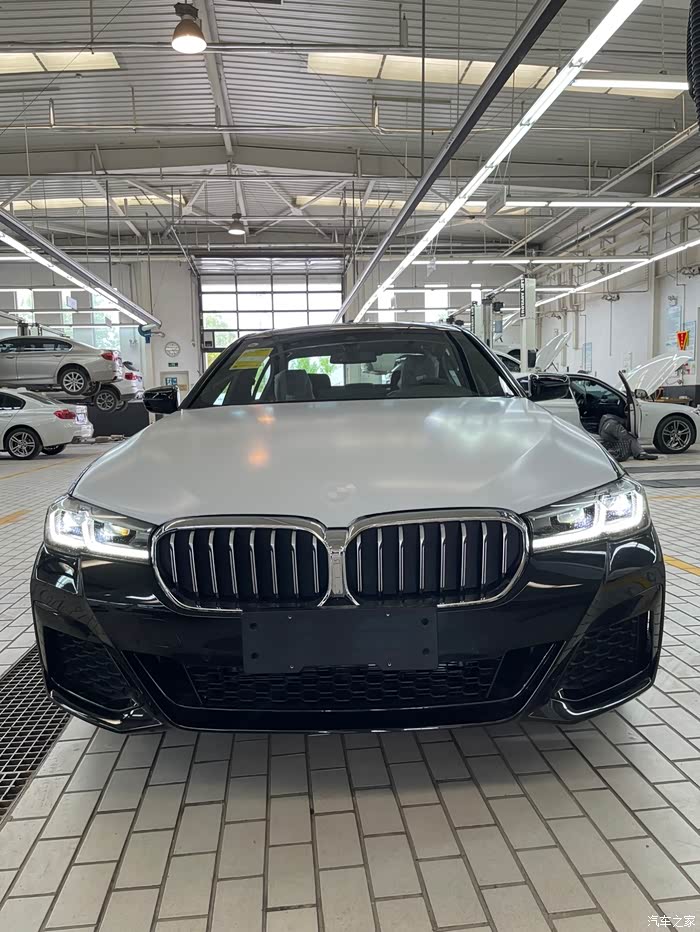 宝马530li 宝石青 火山红