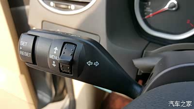 行车电脑控制机构集成在转向拨杆