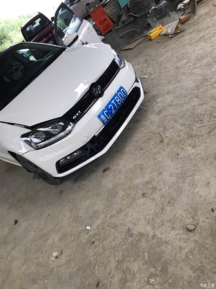 车祸汽车之家 车标坏掉了 可以申请换一个吗?