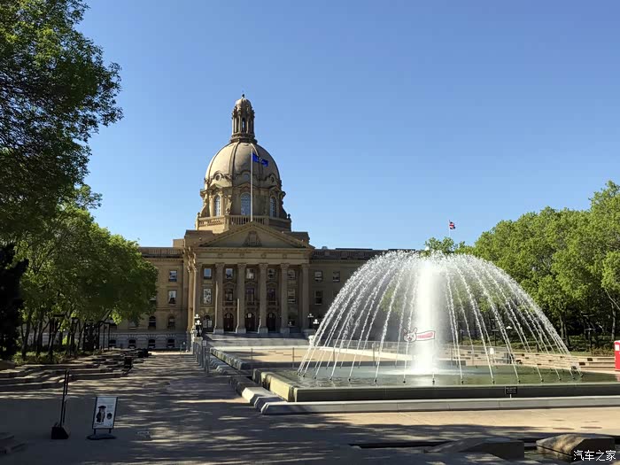 埃德蒙顿阿尔伯塔省省会  政府议会楼个非常值参观方.