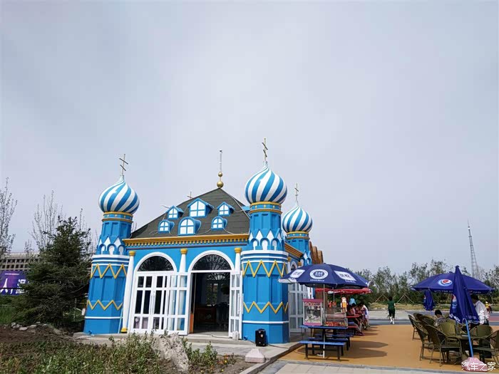 开车边往海拉尔走,边找吃早餐的地方,快出满洲里的时候才找到一家