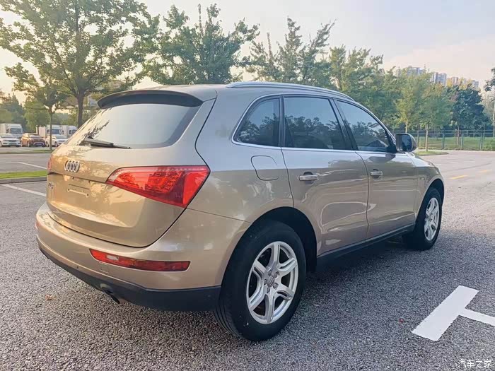 1035万出奥迪q5香槟金