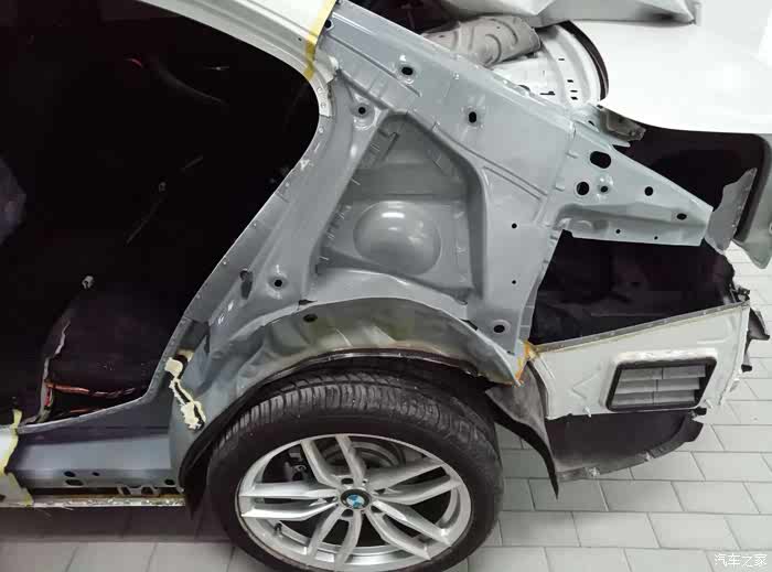 切后面翼子板而已,车架不用切的,看我的切成什么样囖