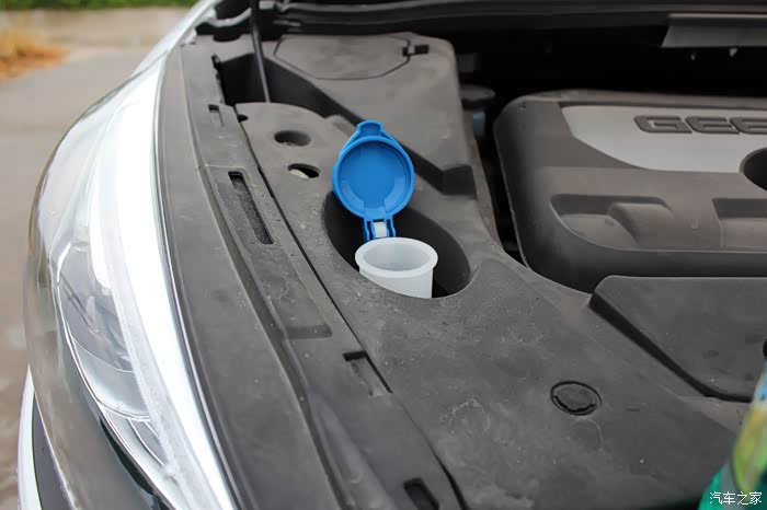 这玻璃水加注口