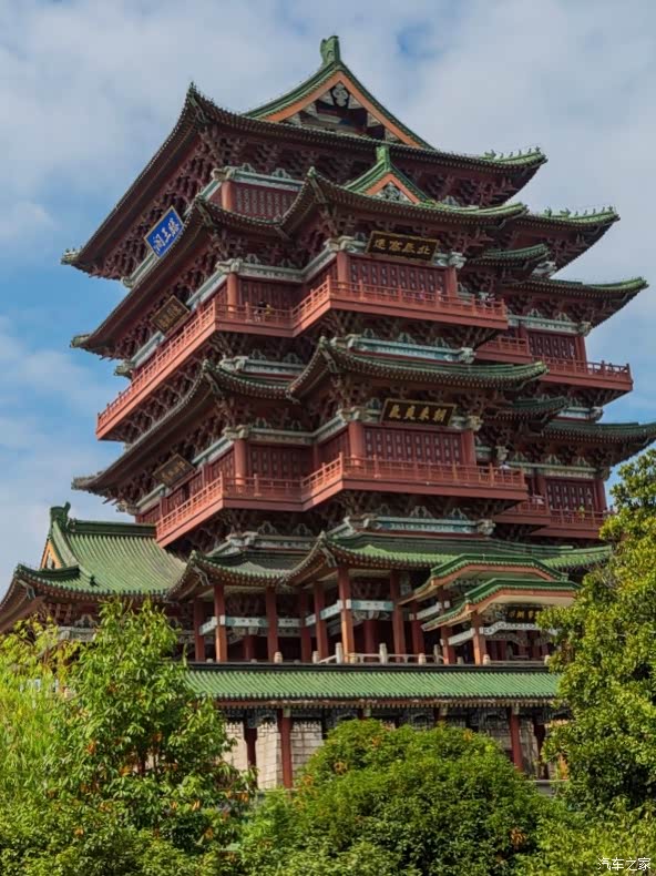 自驾爱车rx5 max游览滕王阁一望名楼雄壮