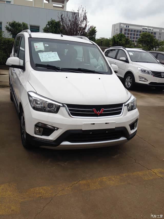 五菱宏光s标准版提车作业