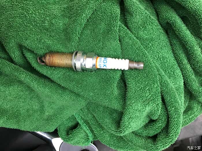 来看看轩逸6万公里的火花塞状态
