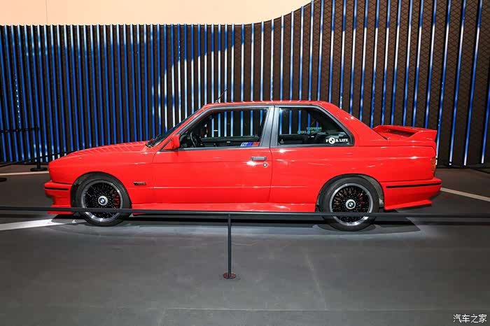 宝马第一代m3,也是最经典的车型之一.