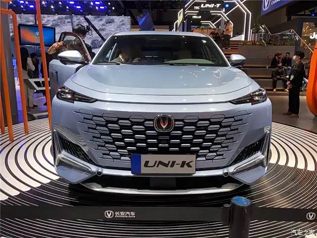 前脸无边界进气格栅内部采用类似鳞片式设计_英致737ev论坛_汽车之家