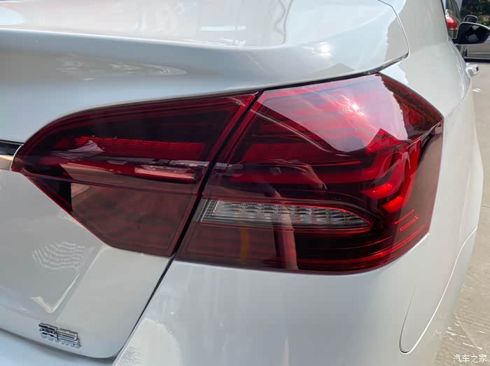 颜值与实力并存@吉利帝豪