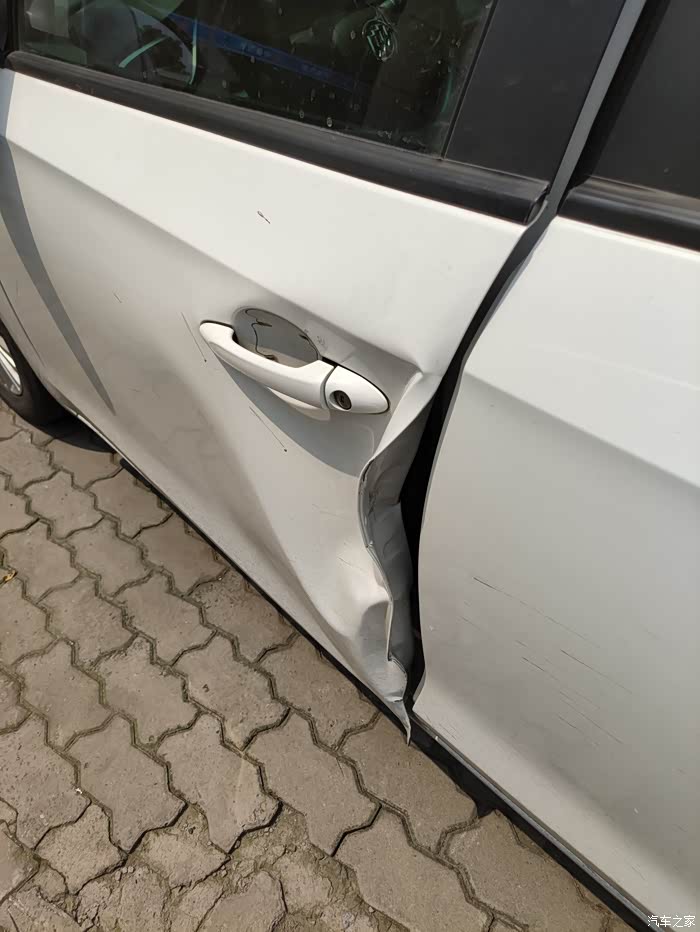 车门被撞变形了需要怎么办啊