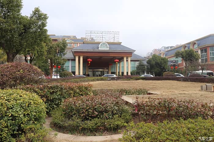 那里还不错,当时是老婆团购了东林假日酒店的套票,内含东林假日酒店的