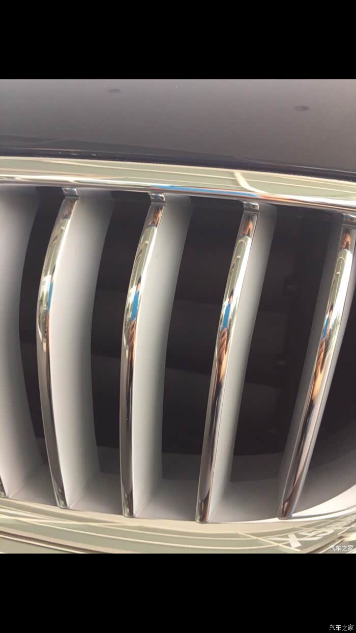 535是不是带银色的中网? 不是常规的镀铬